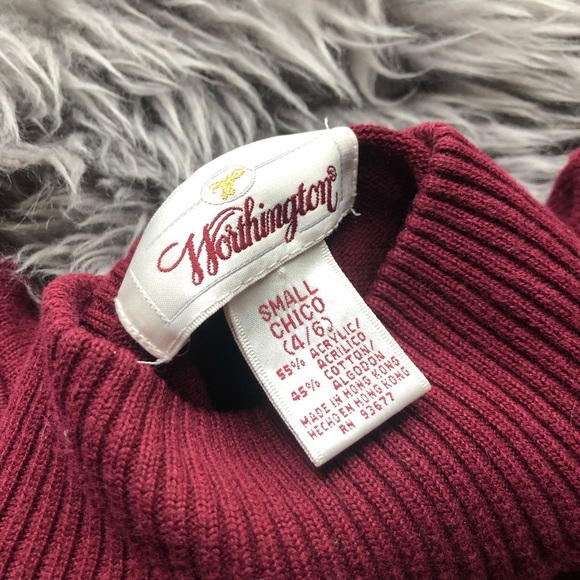 SOLD Maroon mock-neck sweater - Picture 3 of 3